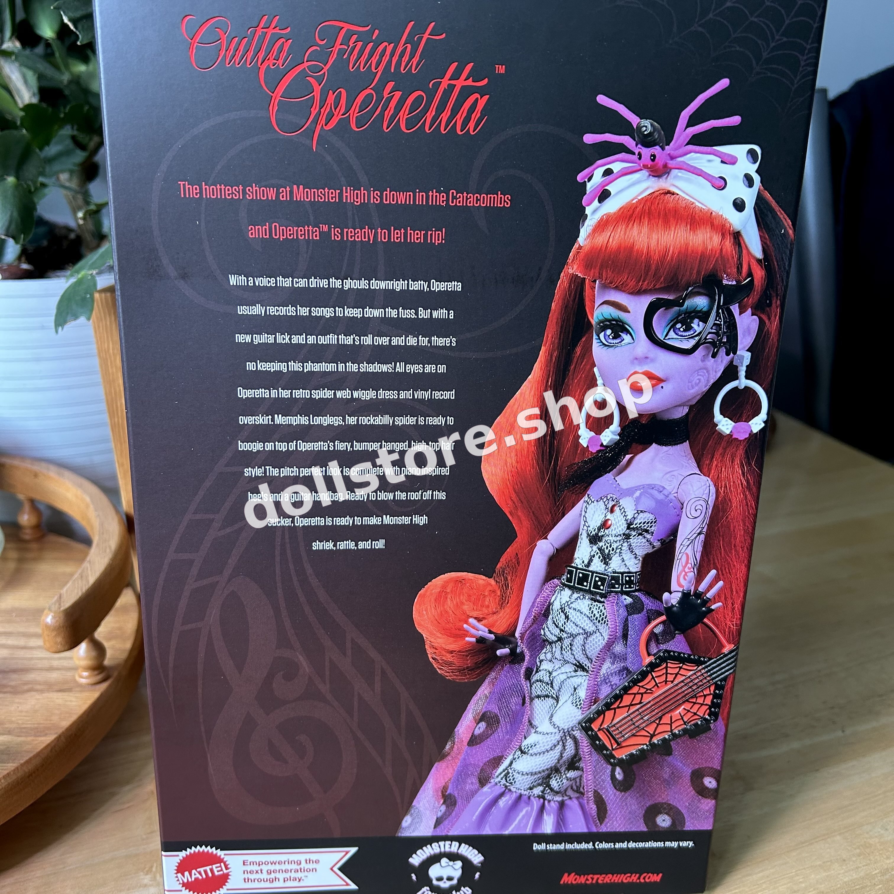 Outra foto de Operetta: Outta Fright